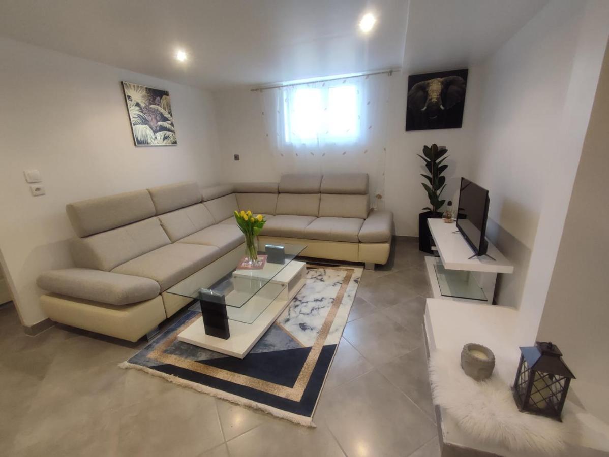 Appartement 100M2, Independant Dans Notre Maison Garennes-sur-Eure المظهر الخارجي الصورة