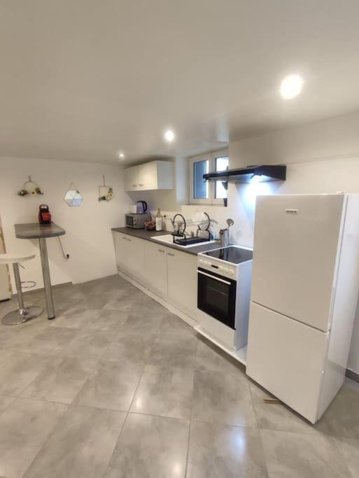 Appartement 100M2, Independant Dans Notre Maison Garennes-sur-Eure المظهر الخارجي الصورة