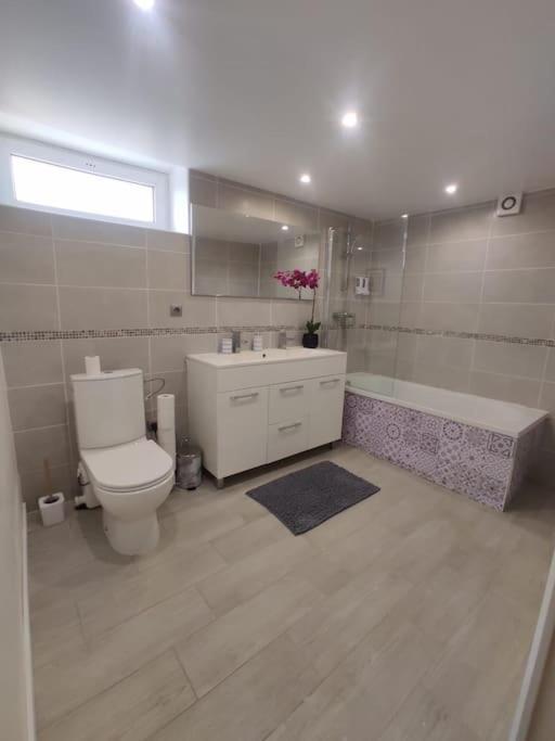 Appartement 100M2, Independant Dans Notre Maison Garennes-sur-Eure المظهر الخارجي الصورة